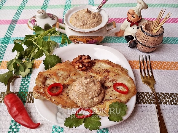 Nutty bage sauce жор. Satsivi тахиа - самар базх суманд шарсан тахианы мах.