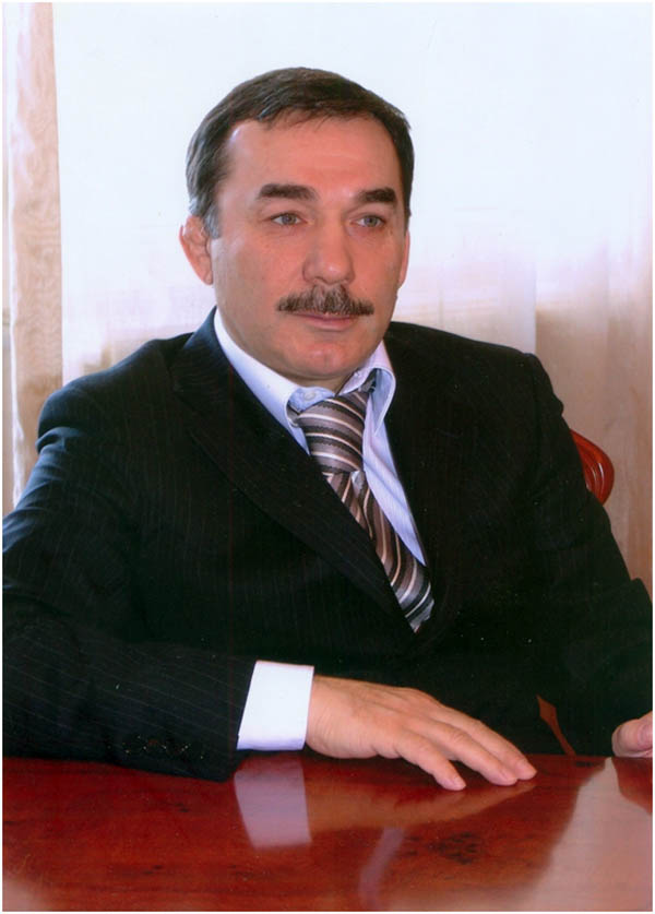 Felices vacaciones en la lengua uzbeka Bayram. Felicitaciones por las vacaciones de Uraza-Bayram.