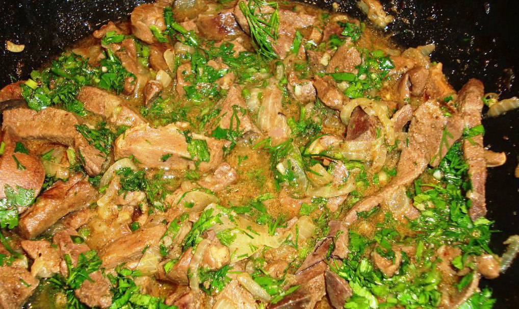 Cómo cocinar la salsa con patatas. Preparación de carne y salsa de patata: instrucciones detalladas.