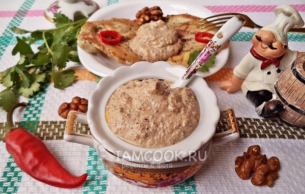 Nutty bage sauce жор. Satsivi тахиа - самар базх суманд шарсан тахианы мах.