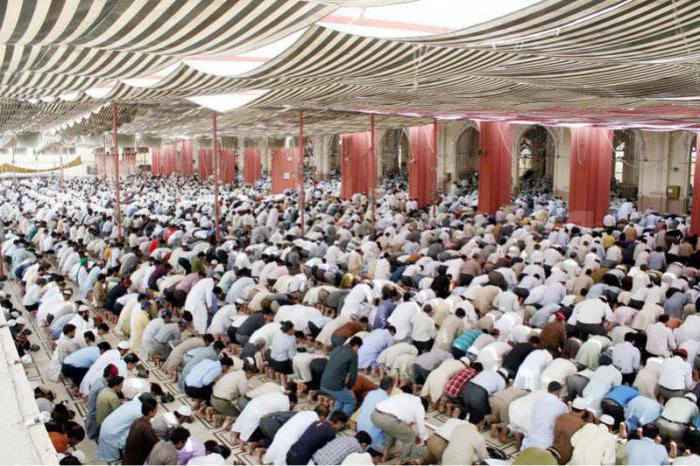 라마단 규칙에 따라 먹을 수 있습니다. 라마단과 우 라자 - 바이람 - 어떤 종류의 휴가일까요? 축하, 일정, 달력 등의 전통은 금지되어 있습니다.