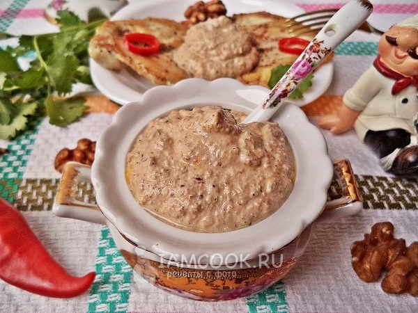 Nutty bage sauce жор. Satsivi тахиа - самар базх суманд шарсан тахианы мах.