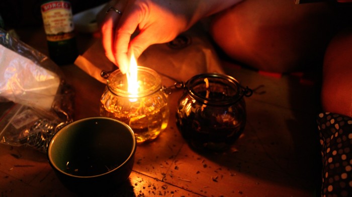 Cómo castigar al deudor con la ayuda de la magia. ¿Cómo contraer una deuda? La conspiración y oración de la magia d